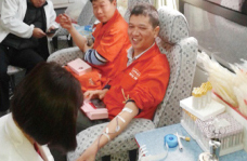 服務(wu)人(ren)民(mín)--星月員(yuan)工(gong)集(ji)體(ti)獻愛心啦！